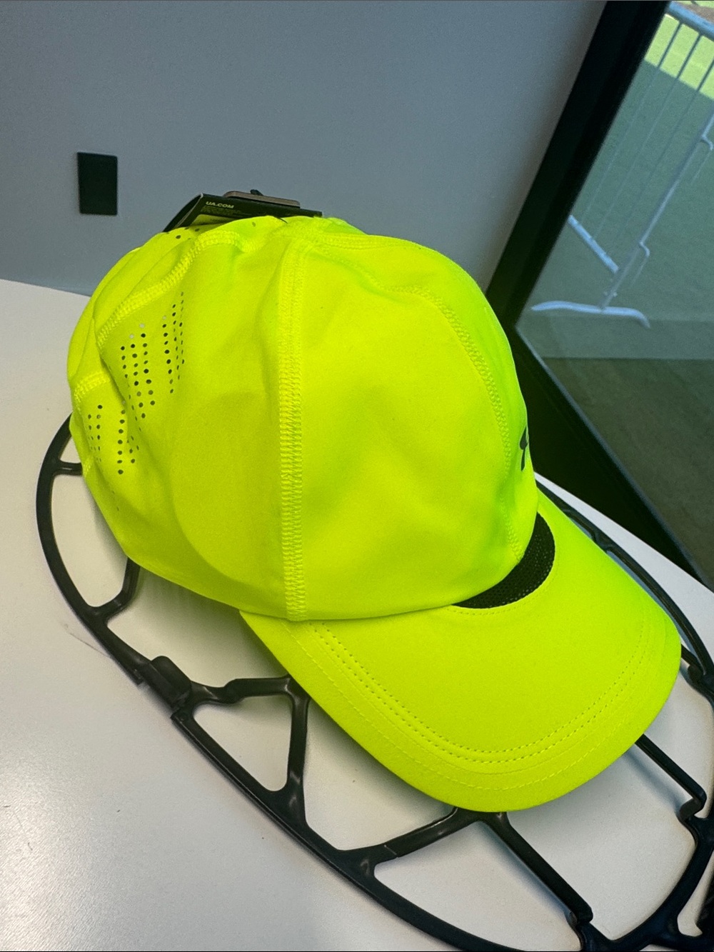 UNISEX Under Armour High-Visibility Neon Yellow Running Cap - Picture 5 of 14